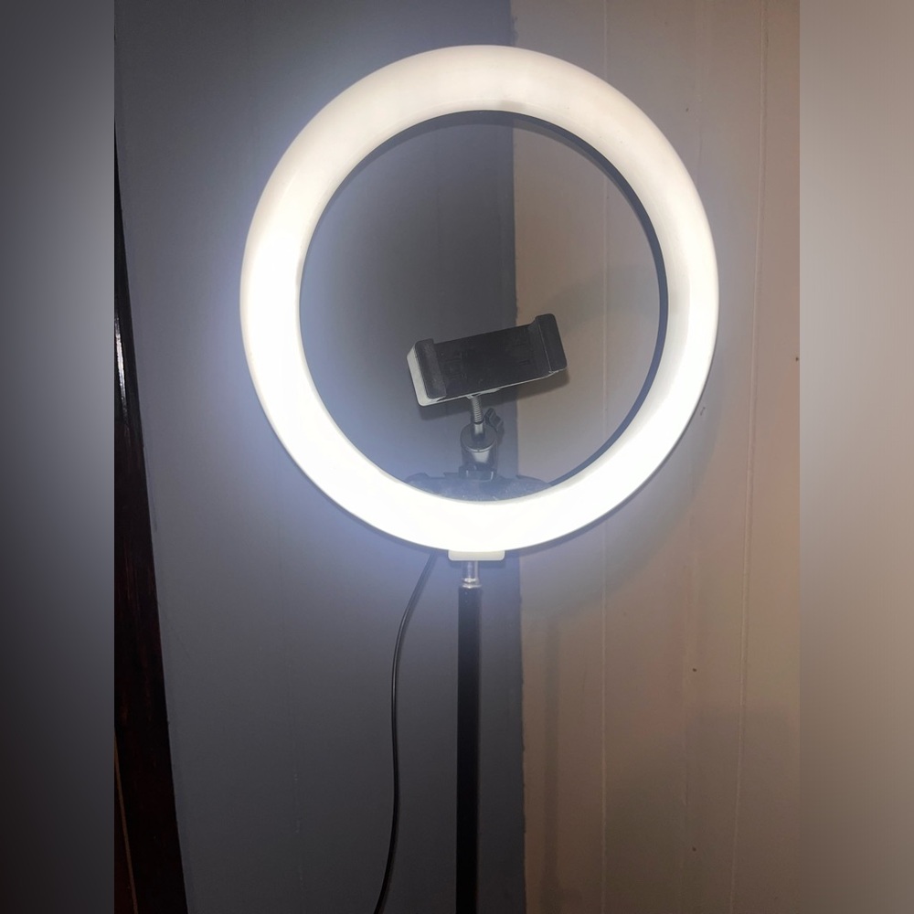 Ring light 13 inches with a tripod